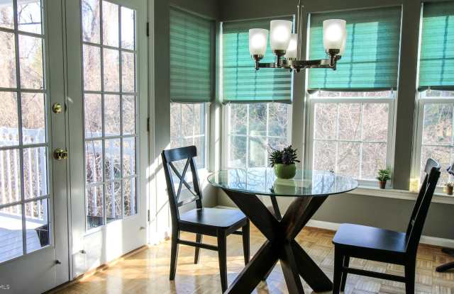 1418 GREENBRIAR CIRCLE Gallery 2