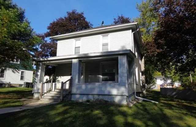 5 Bed 2 Bathroom Home in Whitewater photos photos