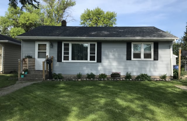 1711 5th St S - 1711 5th Street South, Moorhead, MN 56560 1711 5th St S - 1711 5th Street South, Moorhead, MN 56560