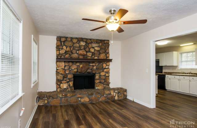 5250 Hollyhock Road Gallery 3