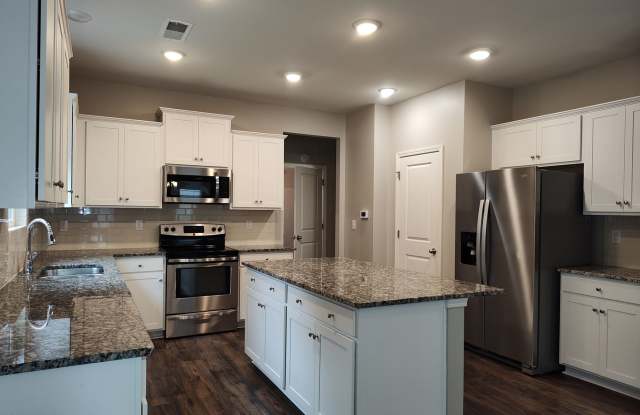 Pristine 5 bedroom, 2.5 bath home located in the Whispering Pines Community! Gallery 3