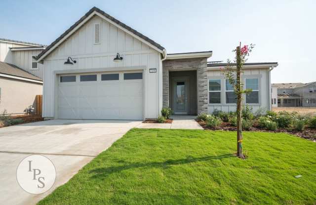 North Clovis Home, 3BR/2BA + Den/Possible 4th Bedroom - Lots of Amenities! photos photos