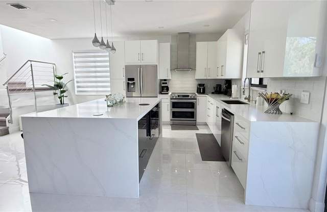 1392 Canary Island Drive Gallery 3