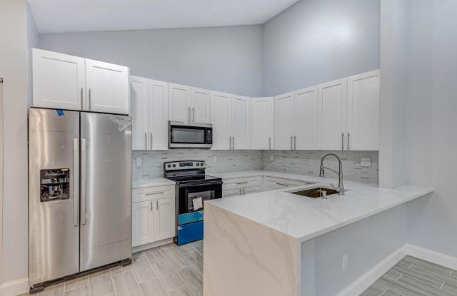 1240 SUMMIT PLACE Circle Gallery 3