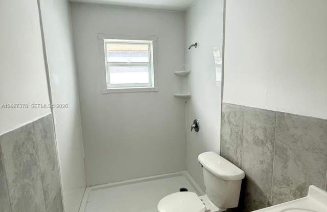 242 SW 11th St photos photos 242 SW 11th St photos photos