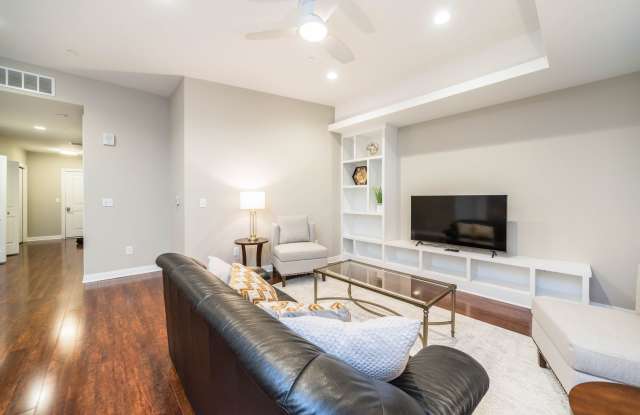 Fully Furnished, Short-Term Option Gallery 4