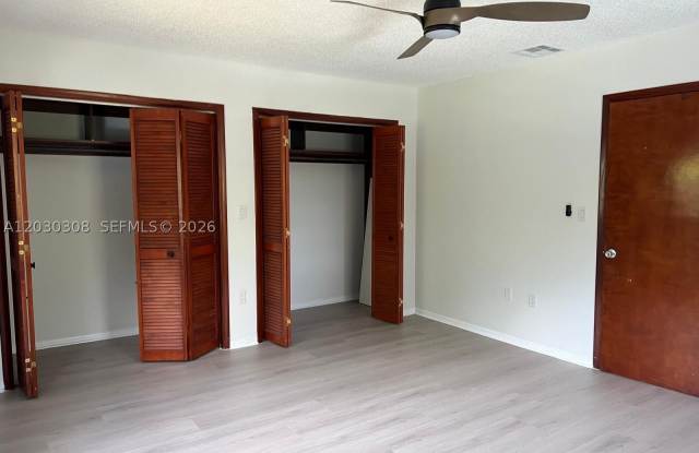 321 SW 71st Ave photos photos