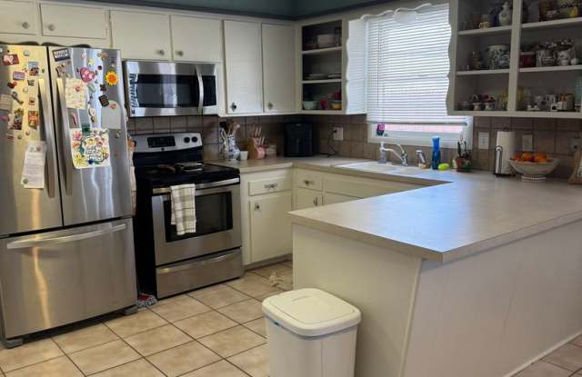 Great 3 bedroom 2 bathroom house in fantastic Location! photos photos