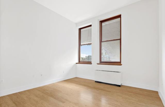 305 Second Avenue Gallery 2