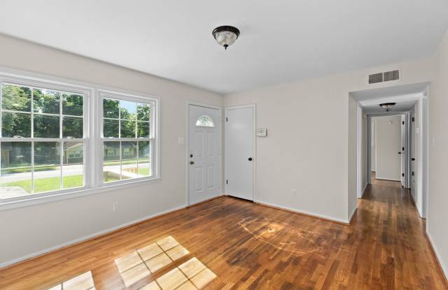 3-Bedroom Home with Central Air and Laundry Hookups Gallery 1