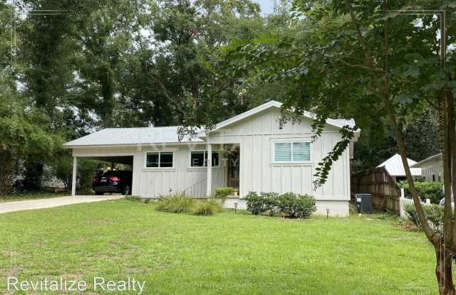 403 Pomelo St - 403 Pomelo Street, Fairhope, AL 36532