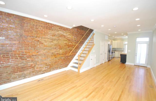 1200 LINDEN PLACE NE Gallery 2