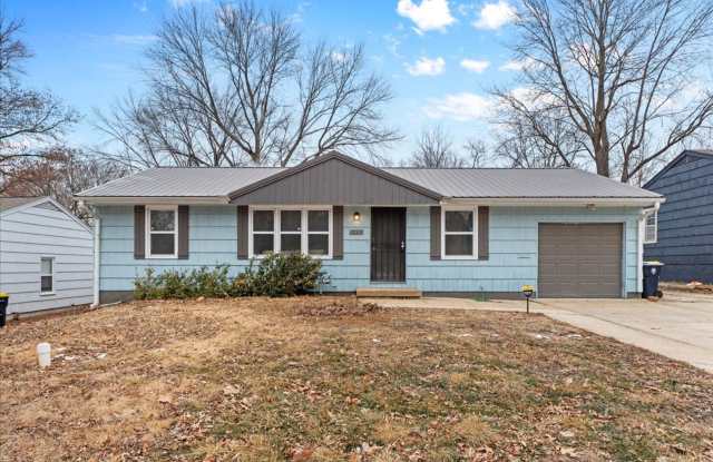 Beautiful 3-Bedroom Home with Large Detached Workshop! photos photos