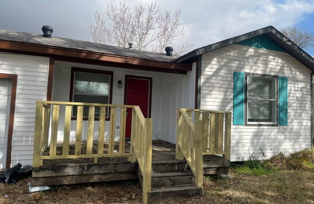 3252 Cherry Ave - 3252 Cherry Avenue, Groves, TX 77619
