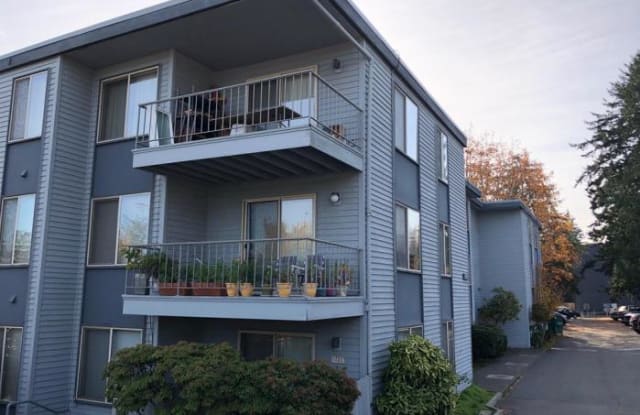 1121 N 200th - 1121 North 200th Street, Shoreline, WA 98133