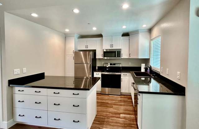 $1,595 Clovis Cottage, 1 Bed / 1 bath - 5th  Sunnyside Ave. / Solar Included! - 1469 5th Street, Clovis, CA 93611