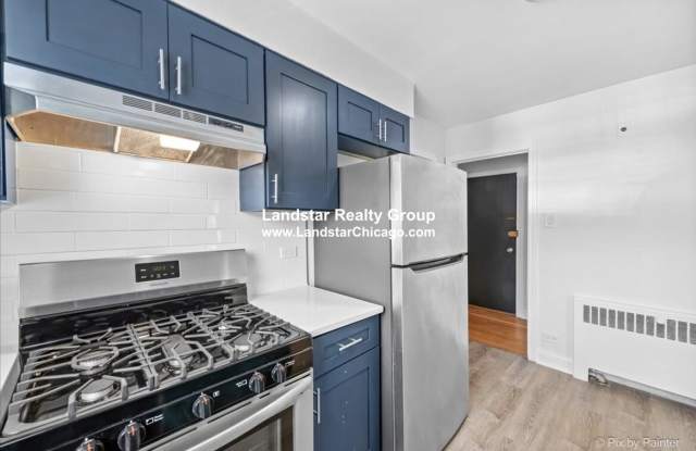 2735 W Berwyn Ave photos photos