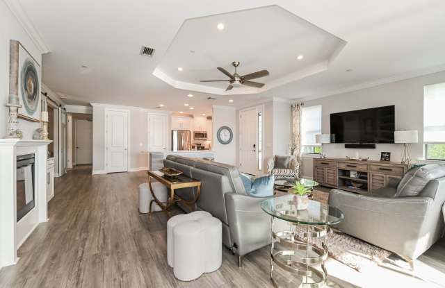 Luxury Furnished Coach Home in Esplanade Golf  Country Club – 2+Den / 2.5 Bath photos photos