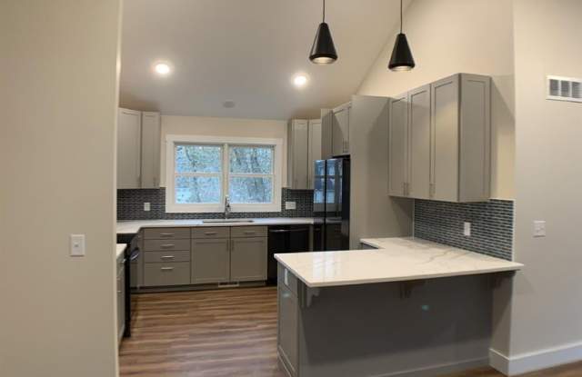 3 Bedroom/2 Bath on Hunter Gallery 4