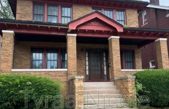 713 Chalmers Street photos photos