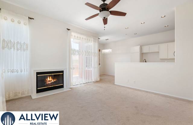 Beautiful townhouse located in the highly desirable area of Westpark in Irvine! Gallery 1