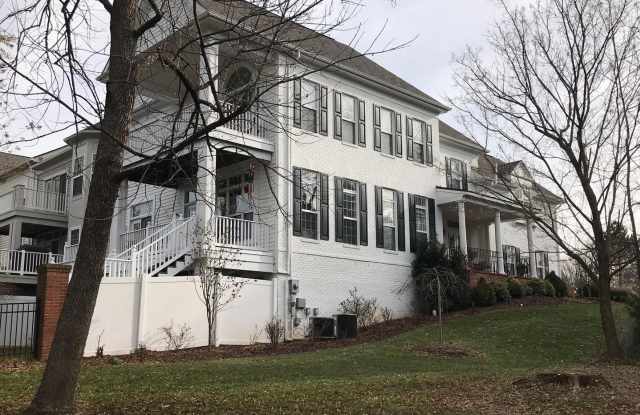 18400 LANIER ISLAND SQ Gallery 2