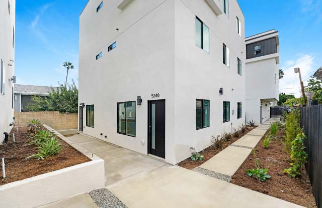 5348 1/2 Oakland Street Gallery 2