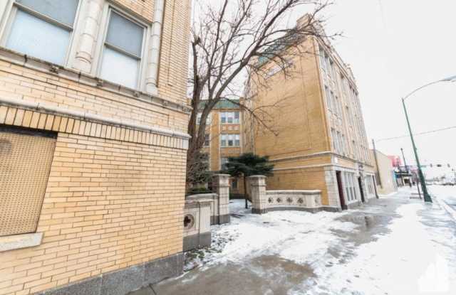 4255 W Addison St, Gallery 2