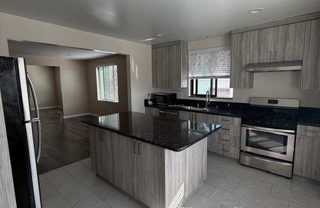 334 E Cedar Avenue - 334 East Cedar Avenue, Burbank, CA 91502