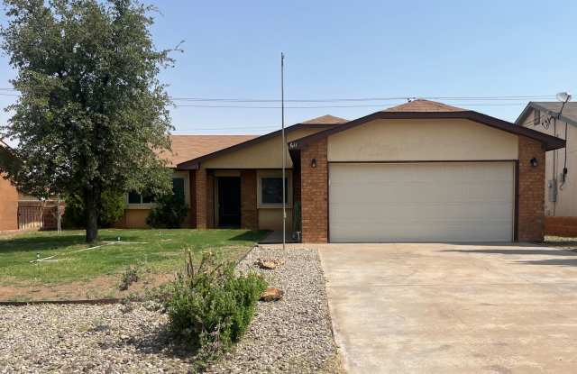 3 Bedroom, 2 Bath house with New Carpet photos photos