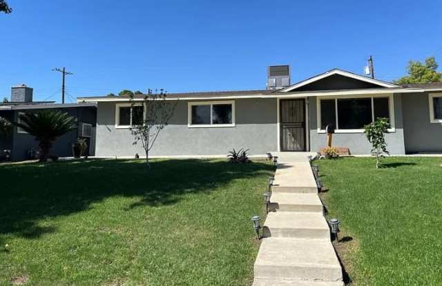 La Cresta/Bakersfield College Home with Pool photos photos La Cresta/Bakersfield College Home with Pool photos photos