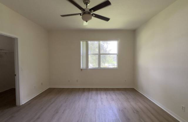 Spacious 3-Bedroom Condo in Gated Magnolia Bay Community Gallery 4