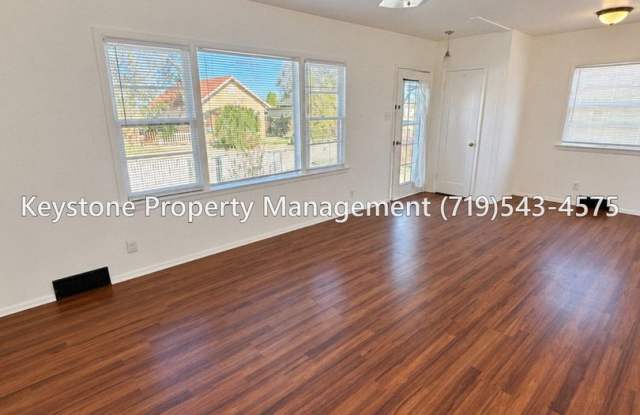 APPLICATION FEE REIMBURSED!  3 Bedroom Plus/1 Bathroom/Carport House $1350/$1350 Gallery 4