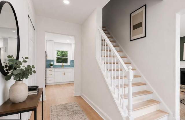 11700-R CHANTILLY Lane Gallery 2
