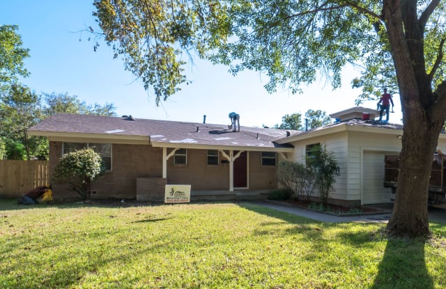 8267 Bangor Dr - 8267 Bangor Drive, Fort Worth, TX 76116