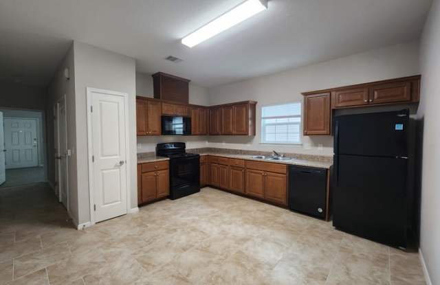 15572 Palmira Avenue Gallery 4