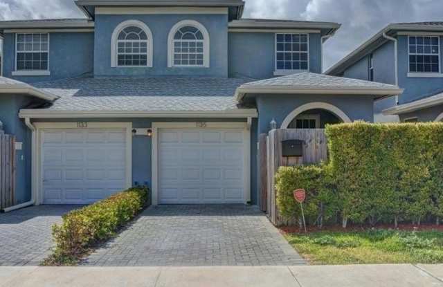 1135 NE 3rd Avenue photos photos