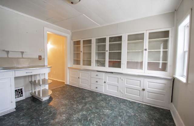 127 B Woodlawn Ave photos photos