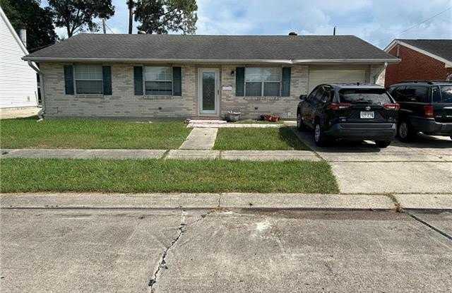 725 OAKWOOD Drive Gallery 1