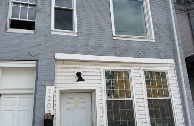 Newly Renovated 4 Bedroom Single Family Home photos photos