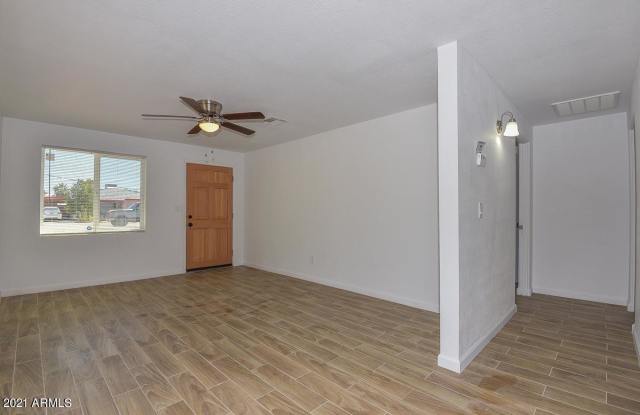 4718 N 9TH Street Gallery 3
