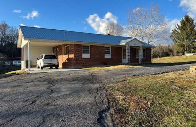 Brick Ranch - 586 Collierstown Road, Rockbridge County, VA 24450