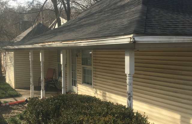 Walking Distance from Campus and Downtown Fayetteville - 902 Cleveland Street, Fayetteville, AR 72701