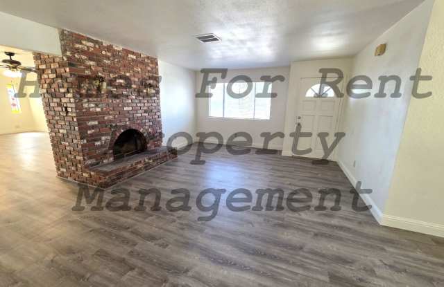 Beautiful 5 Bedroom 2 Bath Home on Cul-De-Sac Gallery 3