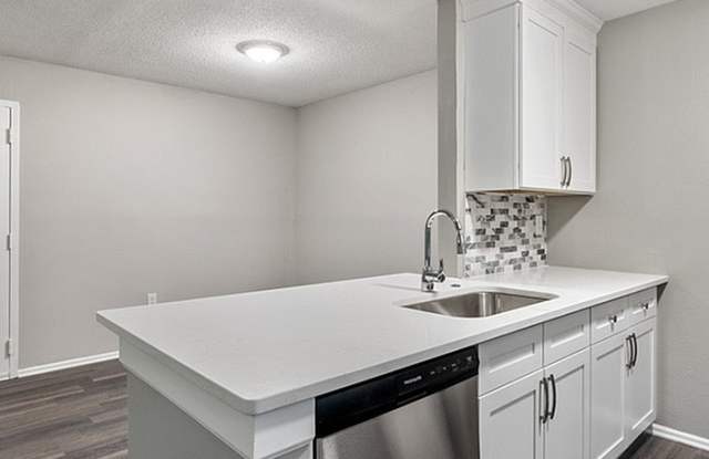 Parkwood Apartment Homes Gallery 3