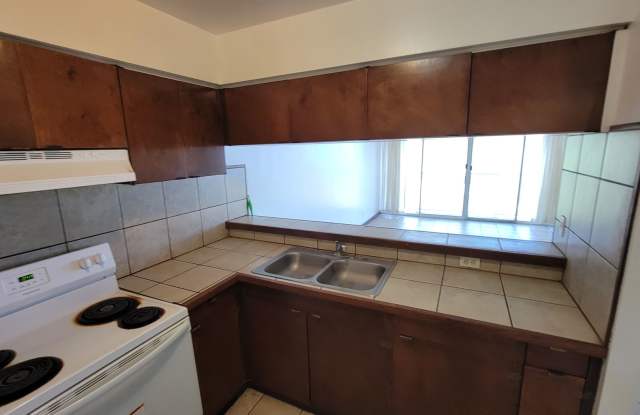 Tranquil 1 Bedroom Apartment Located in the Makaha Valley Towers Complex. Gallery 3