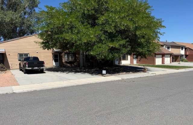3 Bedroom, 1.5 Bathroom Townhouse Next to High School and Middle School photos photos