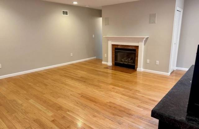 13 Paris Cir Gallery 3