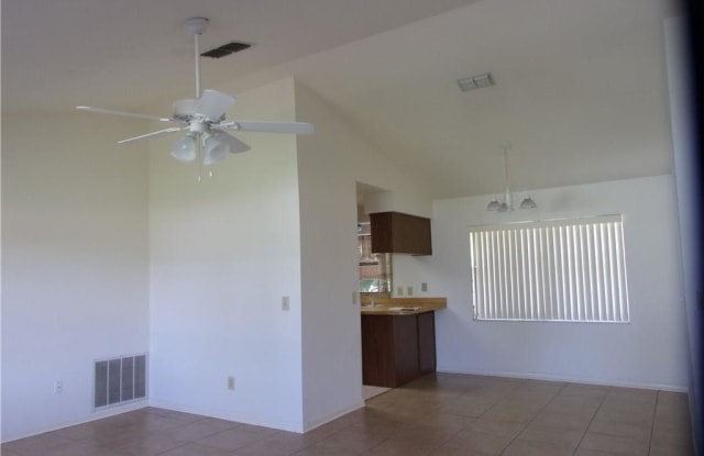256 W Valerian Place Gallery 2