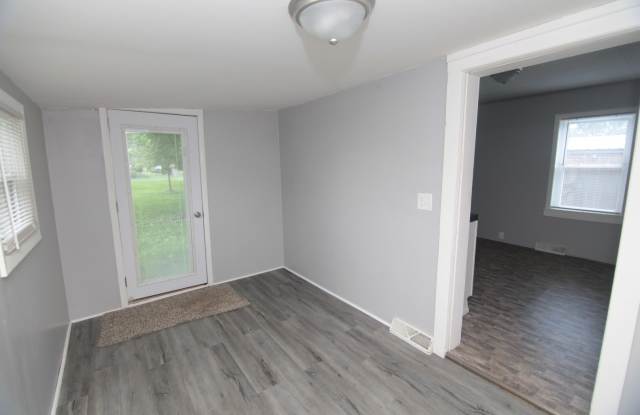 Gorgeous 2 Bedroom Renovated Home in Aledo Gallery 2